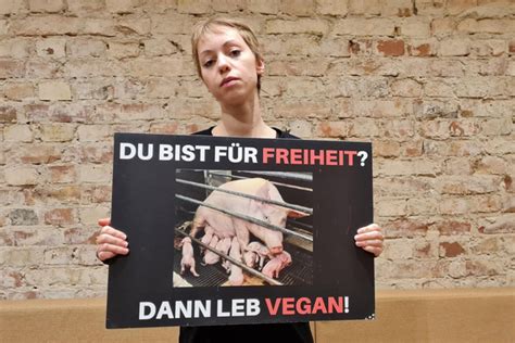 militante veganerin sexualität|Die Militante Veganerin: Aktivistin packt pikante Sex